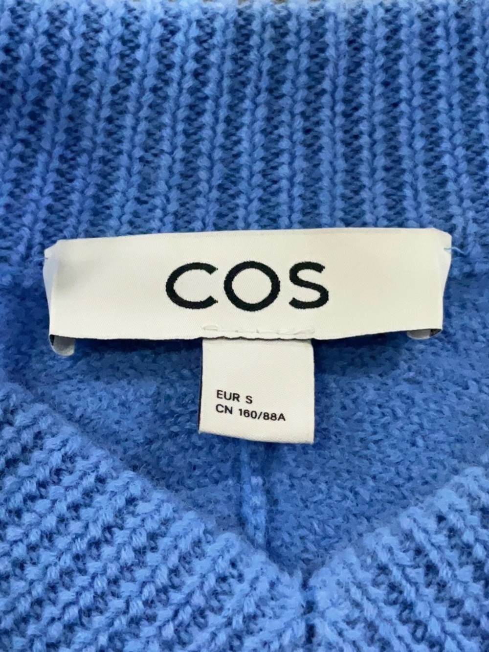 Cos Cropped V Neck Wool Relaxed Fit Jumper In Sky Blue - Picture 5 of 8